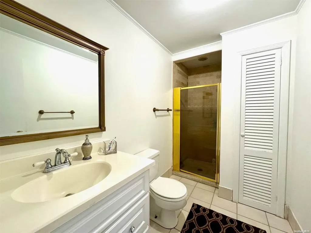 76 Fairview Avenue Great Neck NY 11023