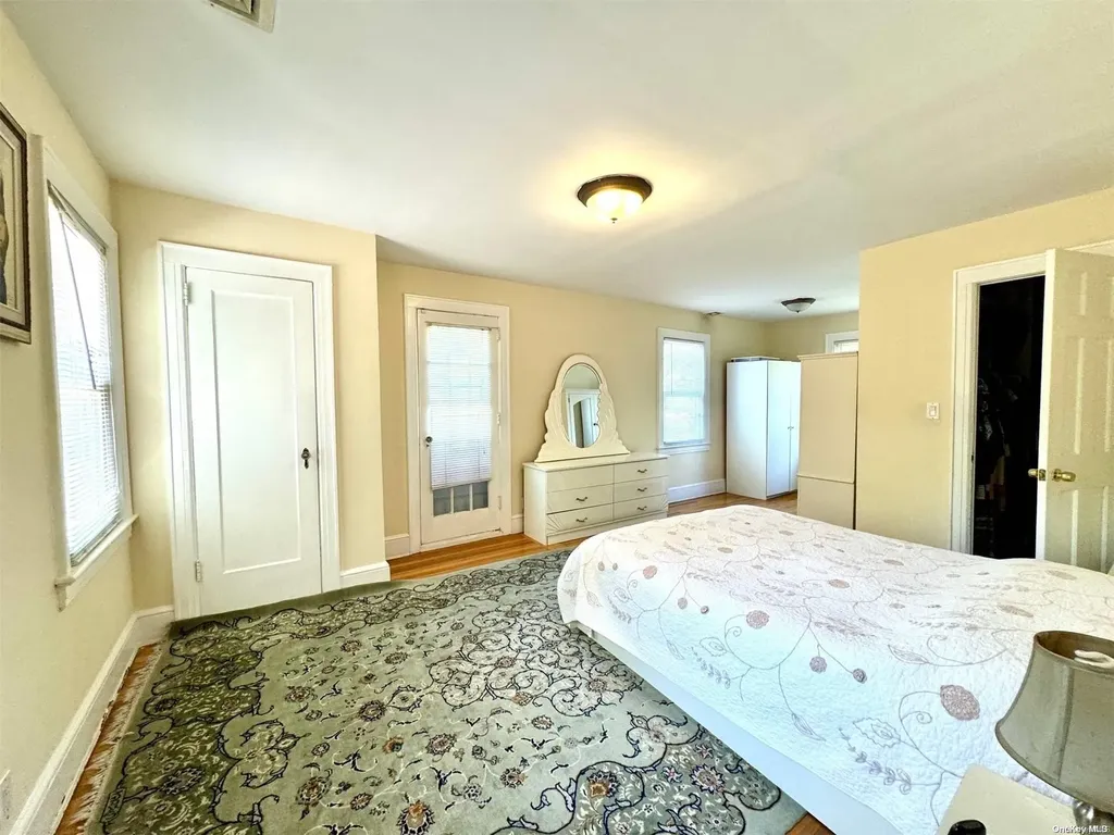 76 Fairview Avenue Great Neck NY 11023