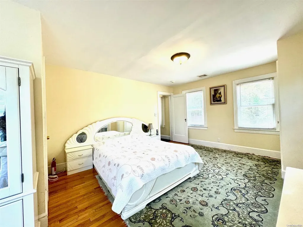 76 Fairview Avenue Great Neck NY 11023