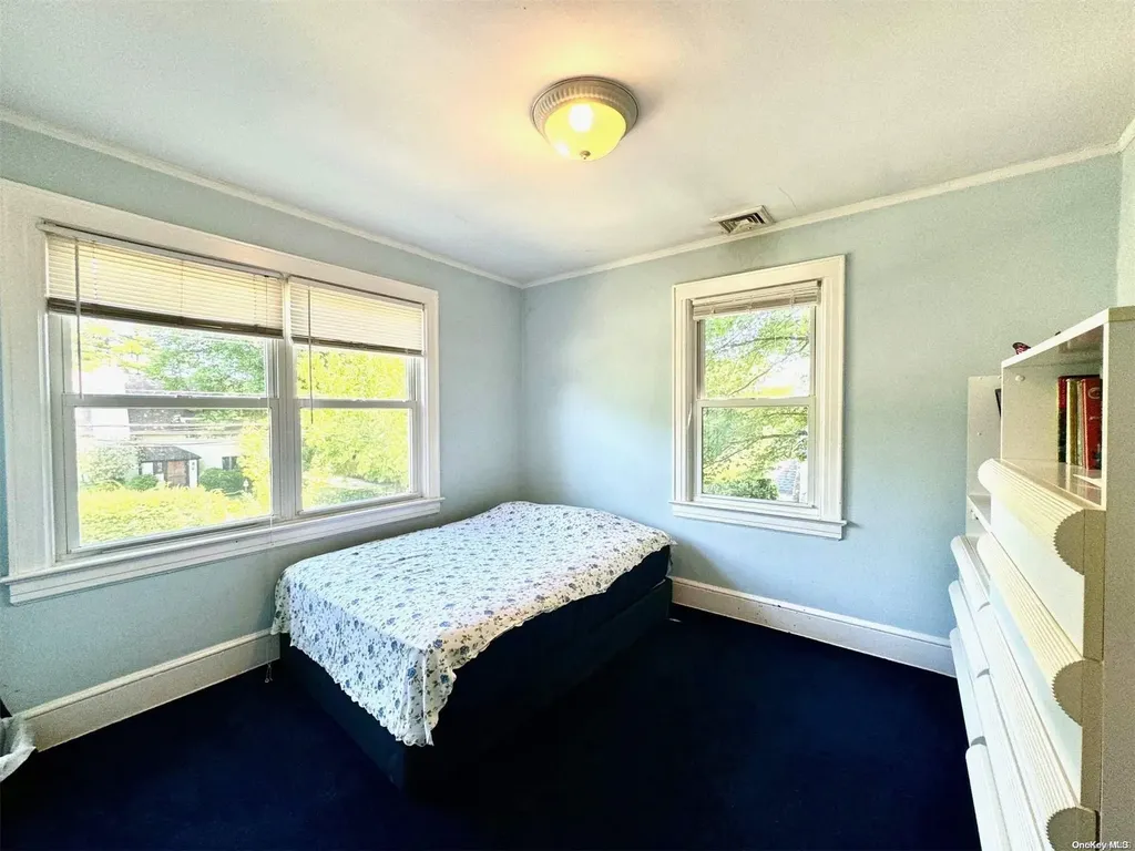 76 Fairview Avenue Great Neck NY 11023