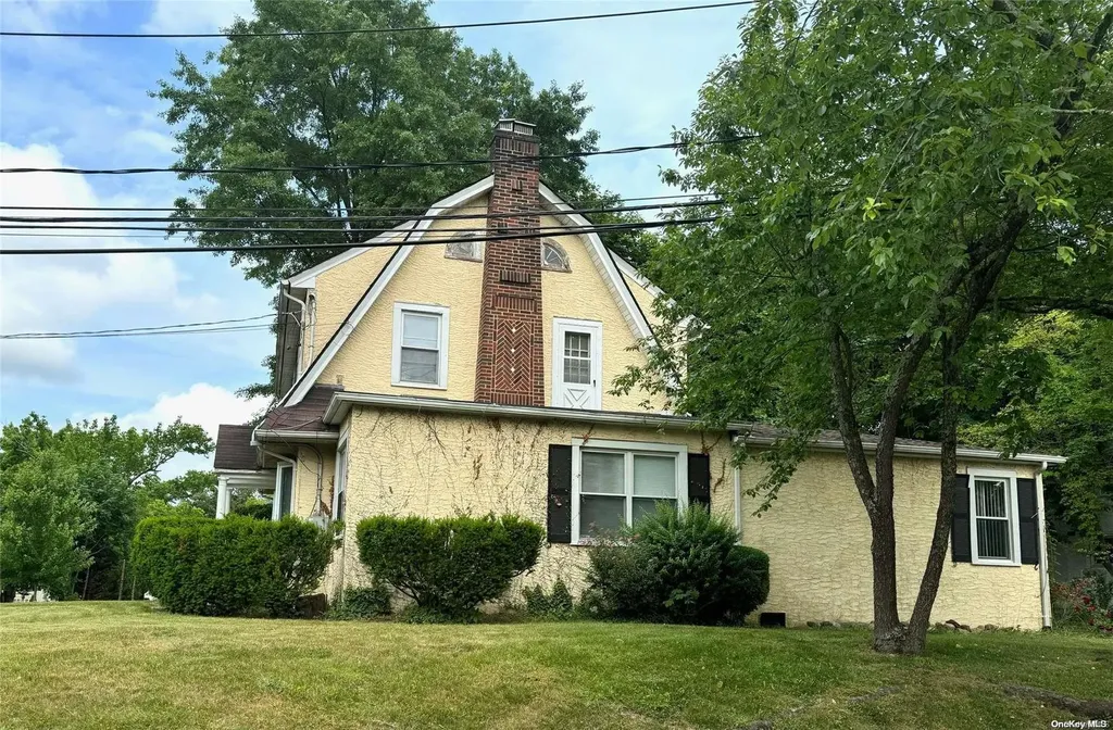 76 Fairview Avenue Great Neck NY 11023