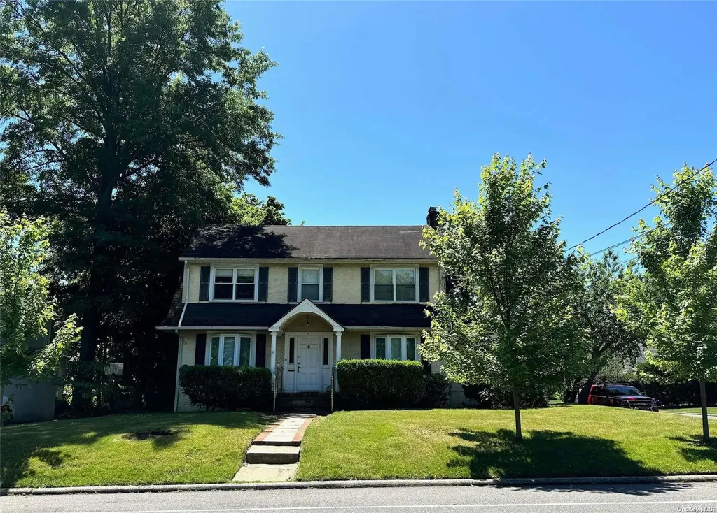 76 Fairview Avenue Great Neck NY 11023
