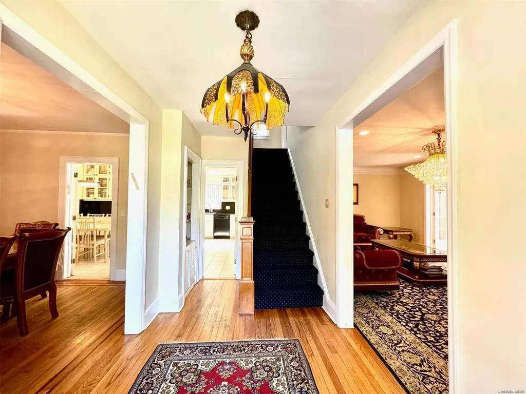 76 Fairview Avenue Great Neck NY 11023