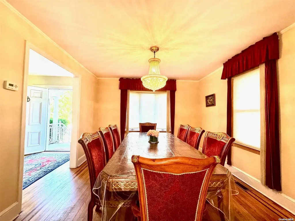 76 Fairview Avenue Great Neck NY 11023