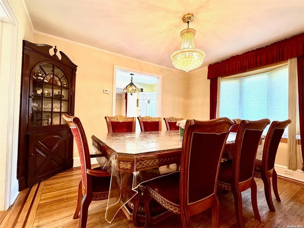 76 Fairview Avenue Great Neck NY 11023