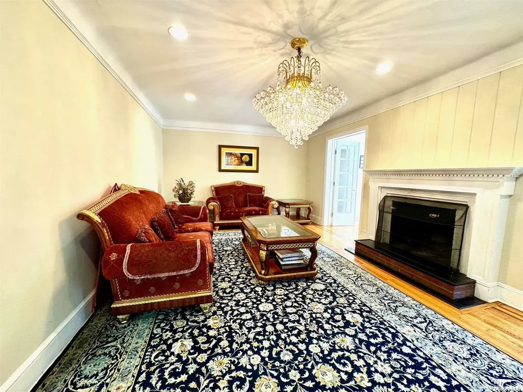 76 Fairview Avenue Great Neck NY 11023