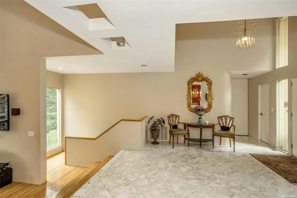 5 Colt Place Old Westbury NY 11568