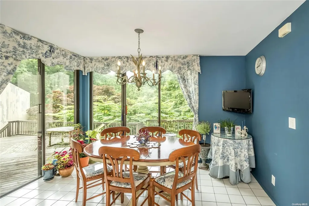 5 Colt Place Old Westbury NY 11568