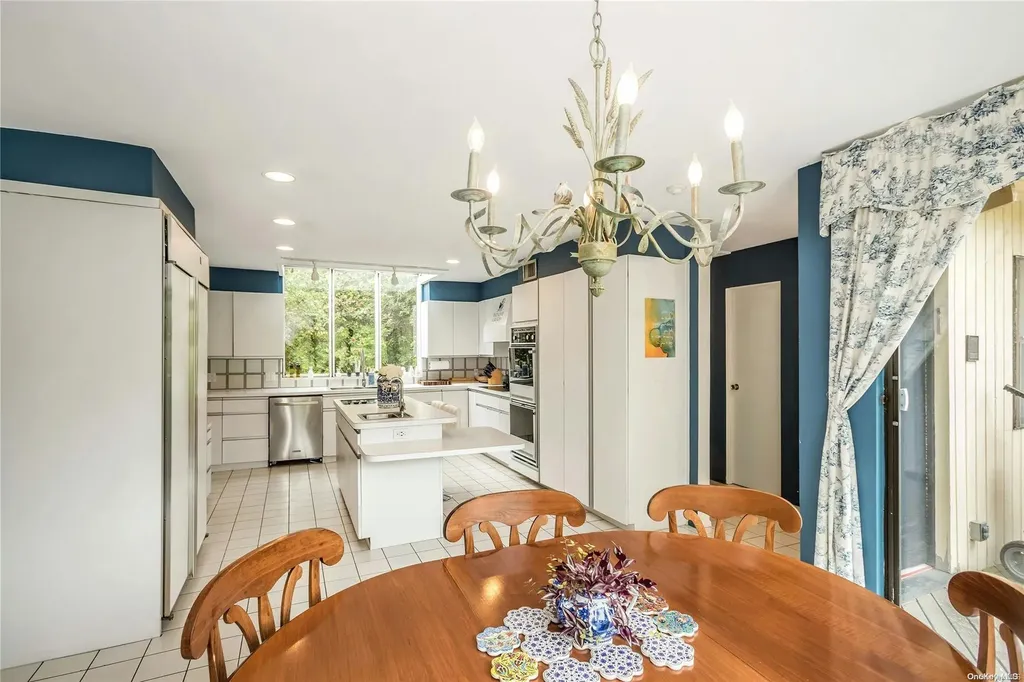 5 Colt Place Old Westbury NY 11568