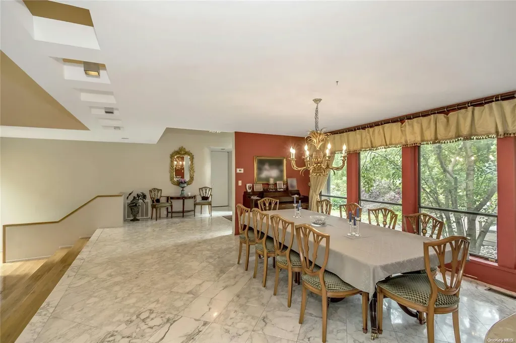 5 Colt Place Old Westbury NY 11568
