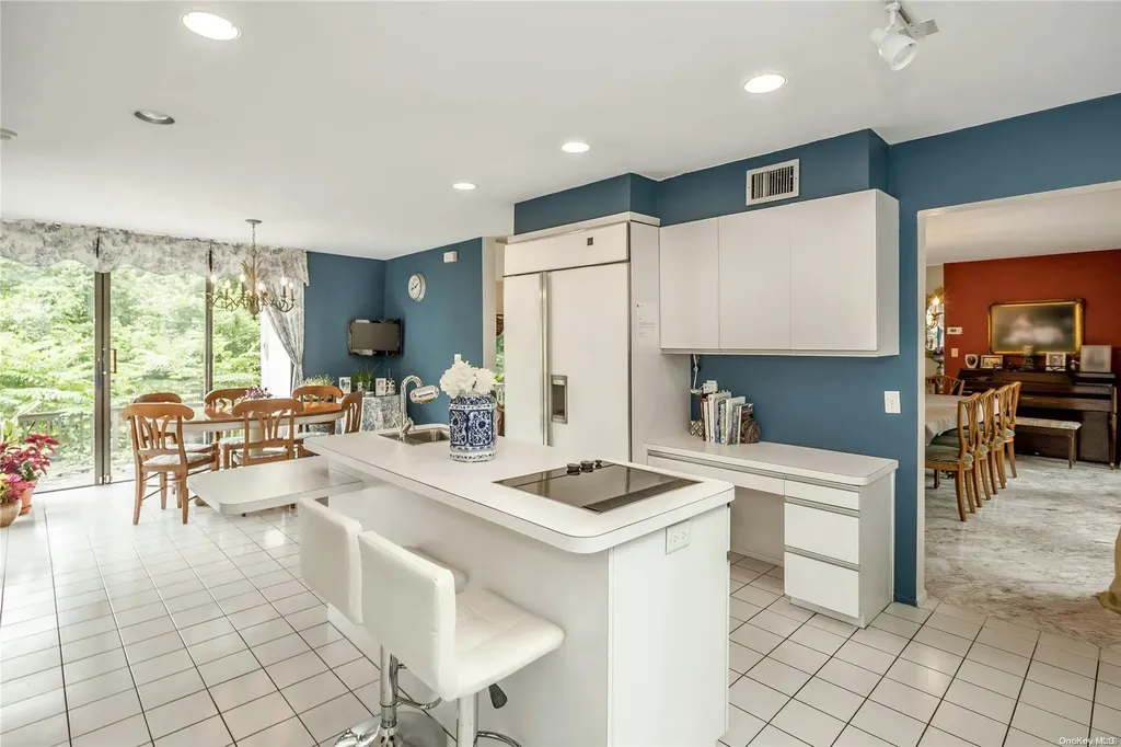 5 Colt Place Old Westbury NY 11568
