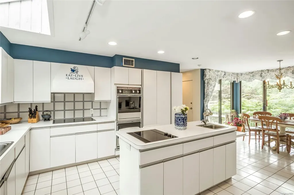 5 Colt Place Old Westbury NY 11568