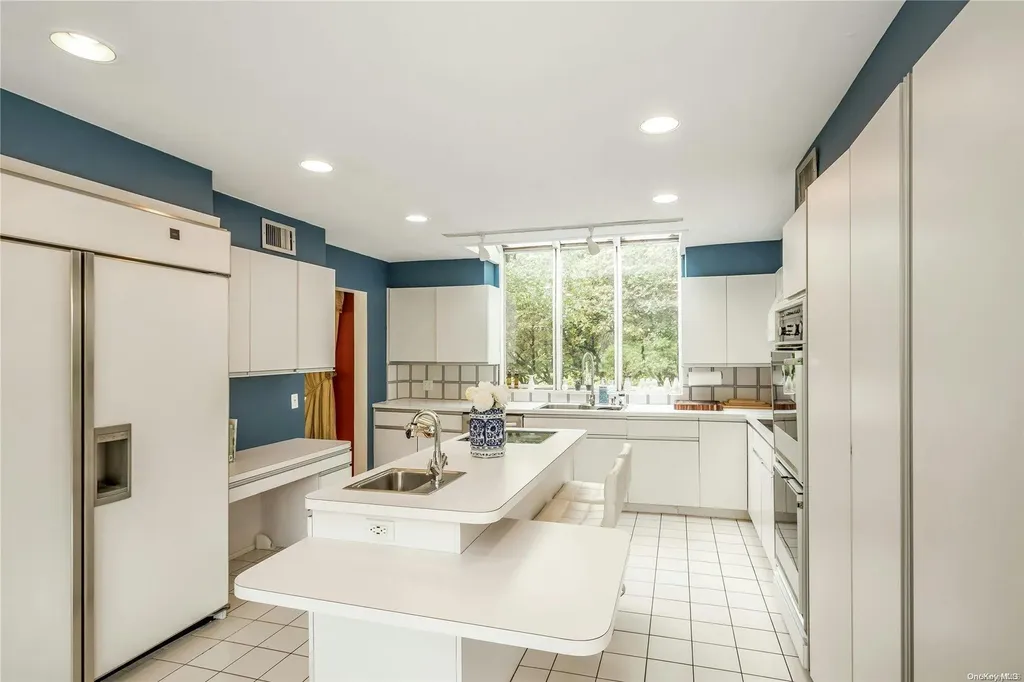 5 Colt Place Old Westbury NY 11568