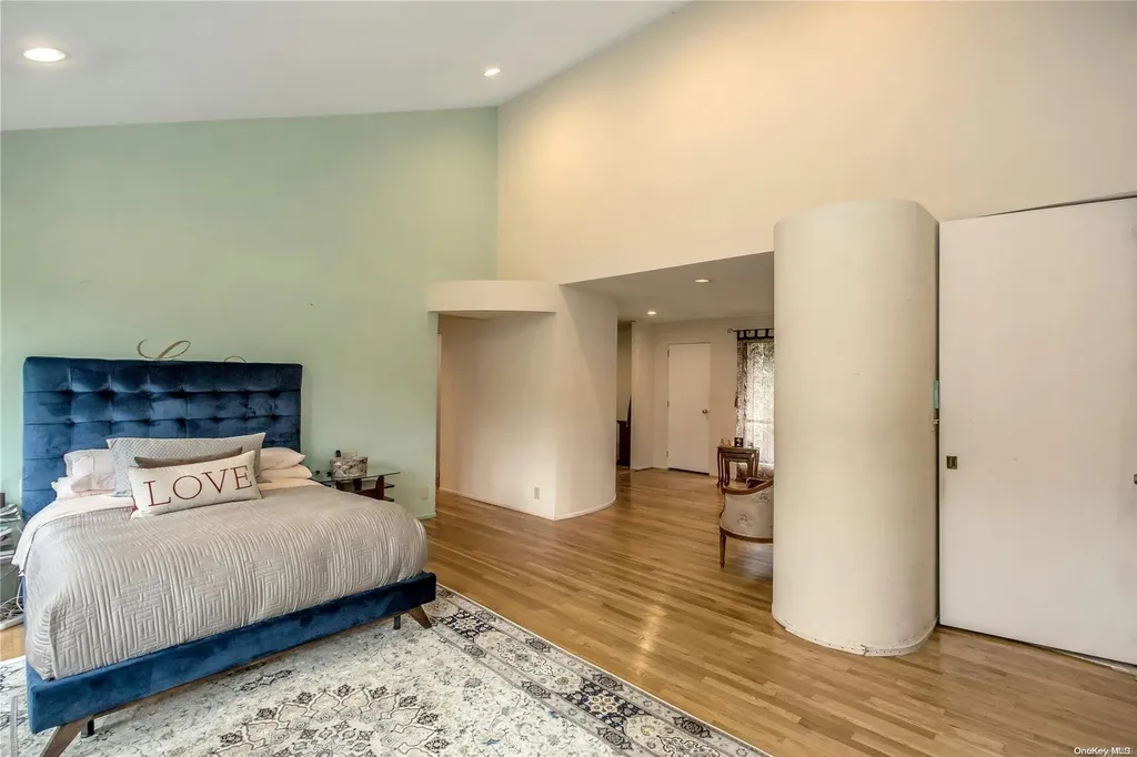 5 Colt Place Old Westbury NY 11568