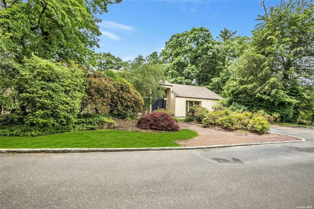 5 Colt Place Old Westbury NY 11568
