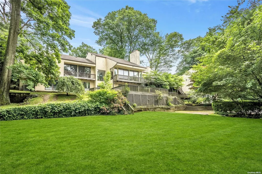 5 Colt Place Old Westbury NY 11568