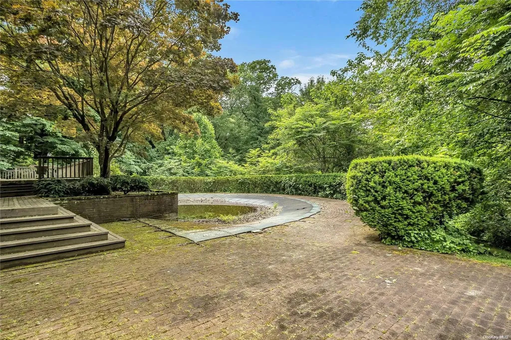 5 Colt Place Old Westbury NY 11568