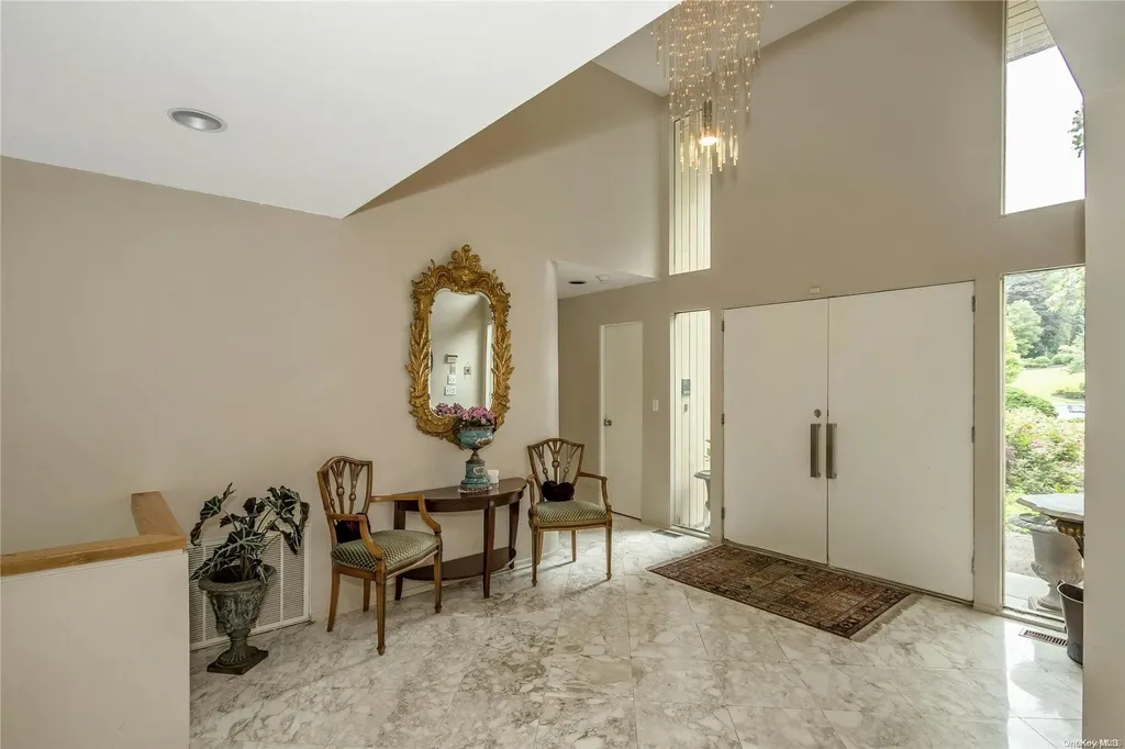 5 Colt Place Old Westbury NY 11568