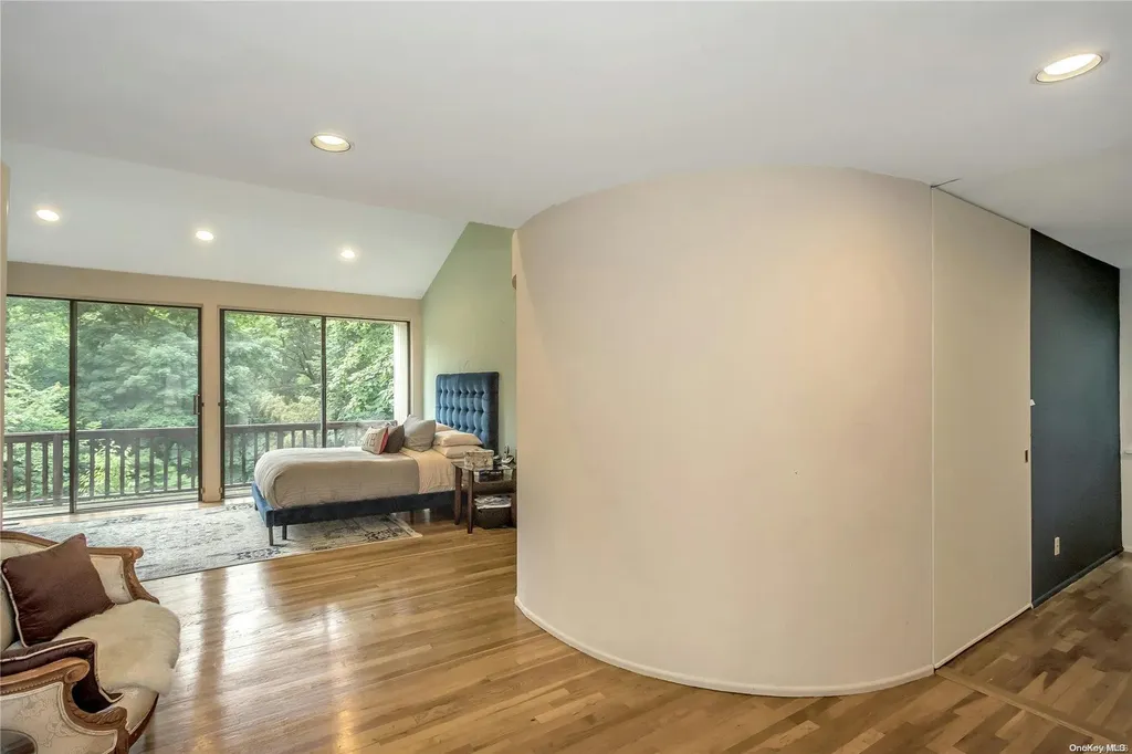 5 Colt Place Old Westbury NY 11568
