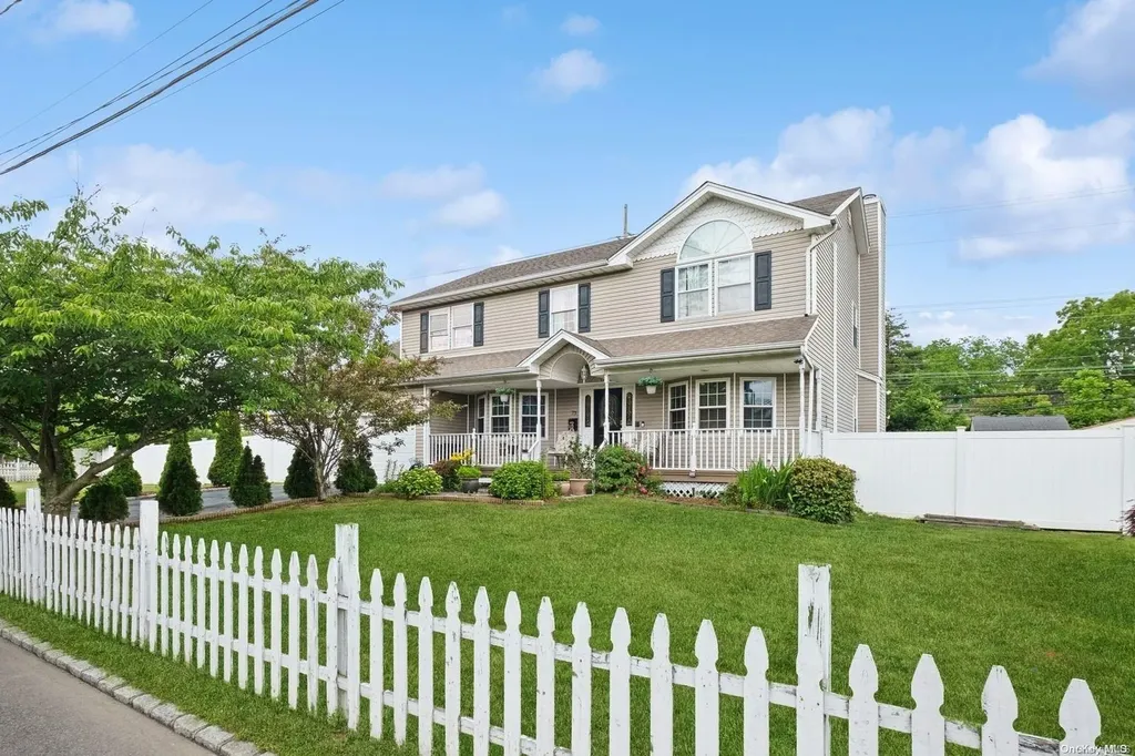 73 Cameron Avenue Babylon NY 11702