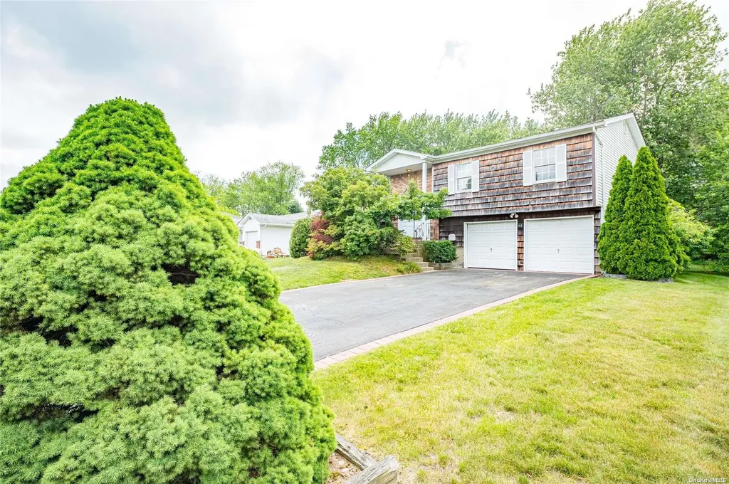 48 Carnegie Drive Smithtown NY 11787