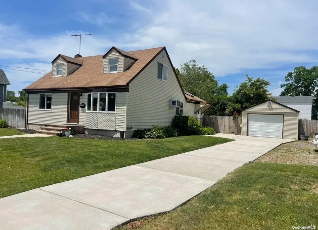 73 Smith Street Deer Park NY 11729
