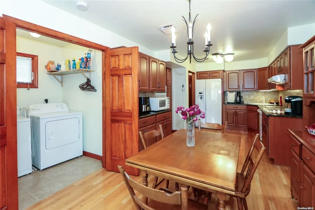 20 Park Drive E Syosset NY 11791