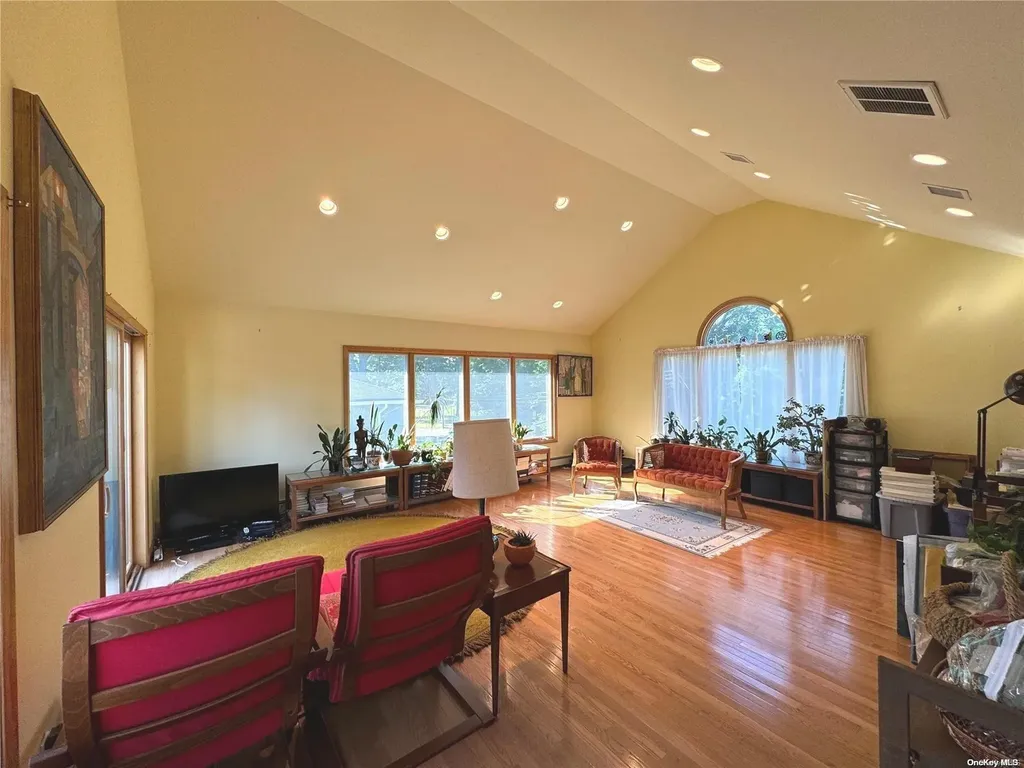 20 Park Drive E Syosset NY 11791