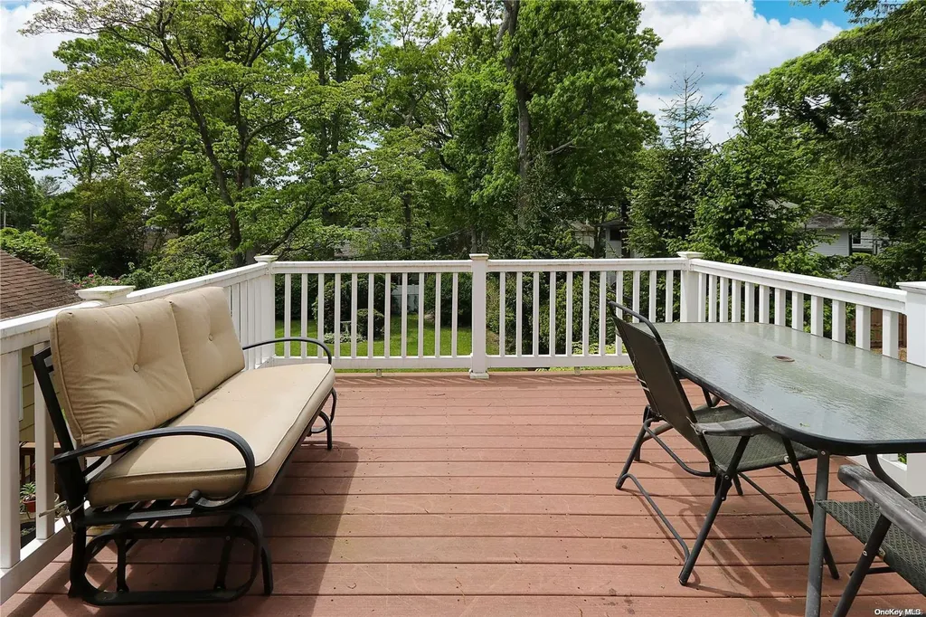 20 Park Drive E Syosset NY 11791