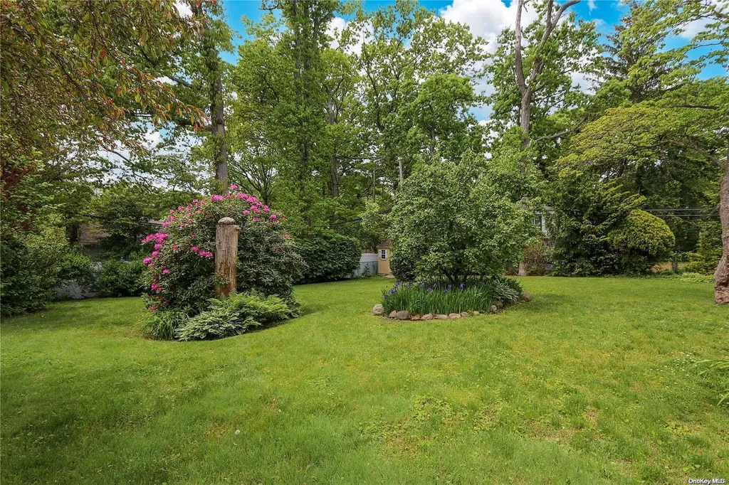 20 Park Drive E Syosset NY 11791