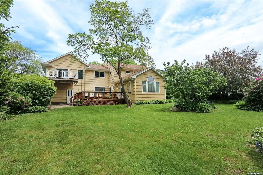 20 Park Drive E Syosset NY 11791