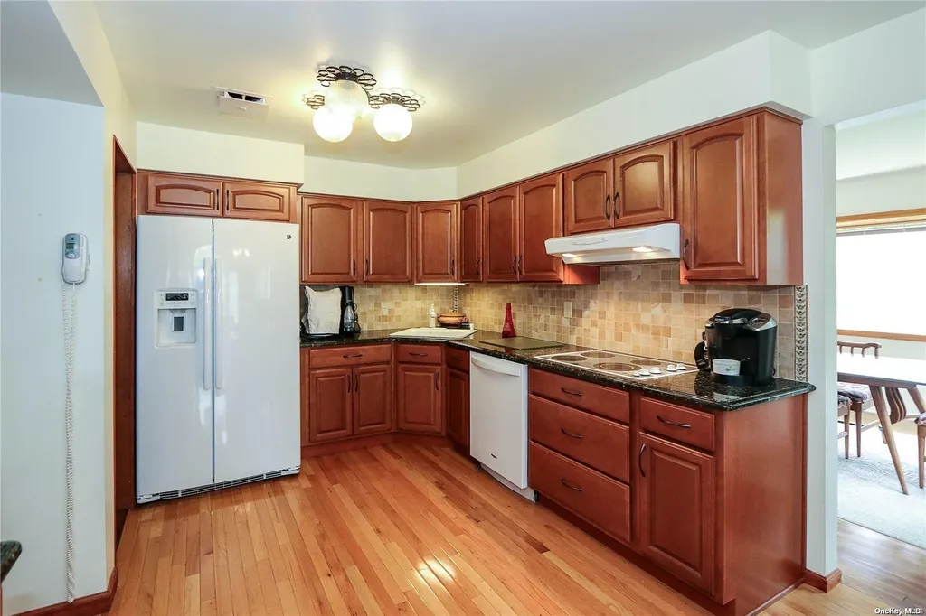 20 Park Drive E Syosset NY 11791