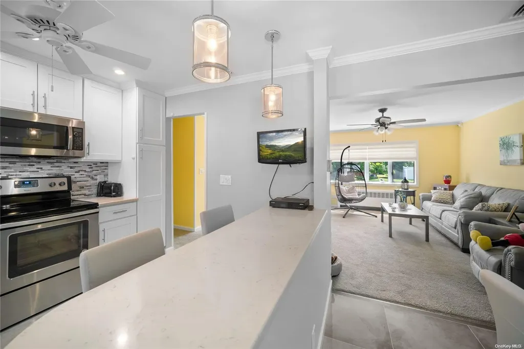 17 Pepper Circle E Massapequa NY 11758