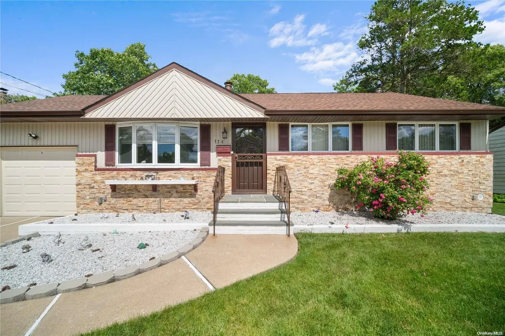 17 Pepper Circle E Massapequa NY 11758