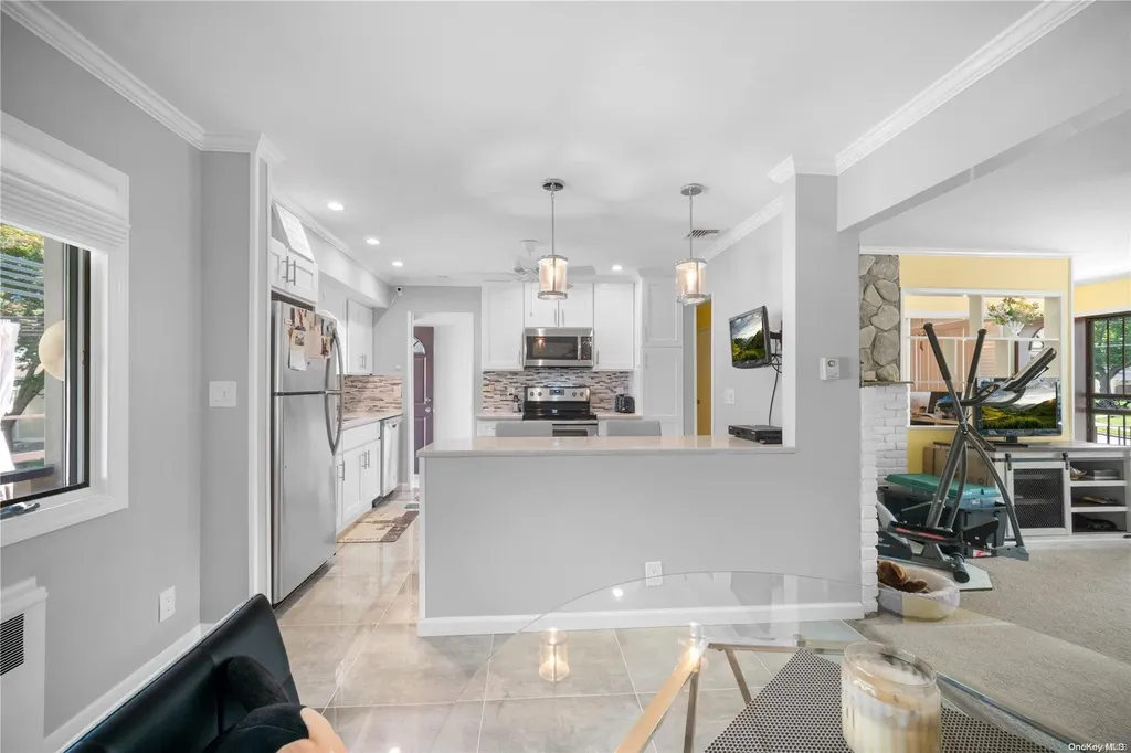 17 Pepper Circle E Massapequa NY 11758