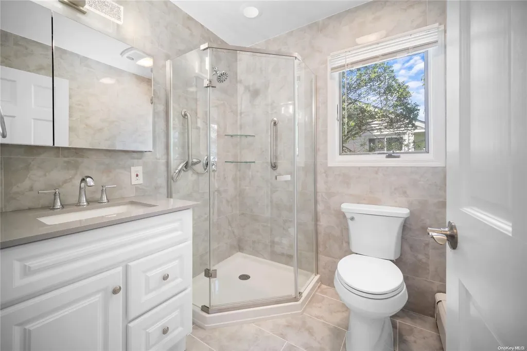 17 Pepper Circle E Massapequa NY 11758