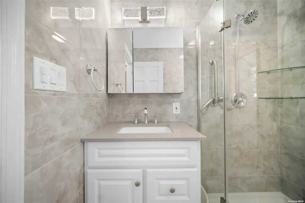 17 Pepper Circle E Massapequa NY 11758