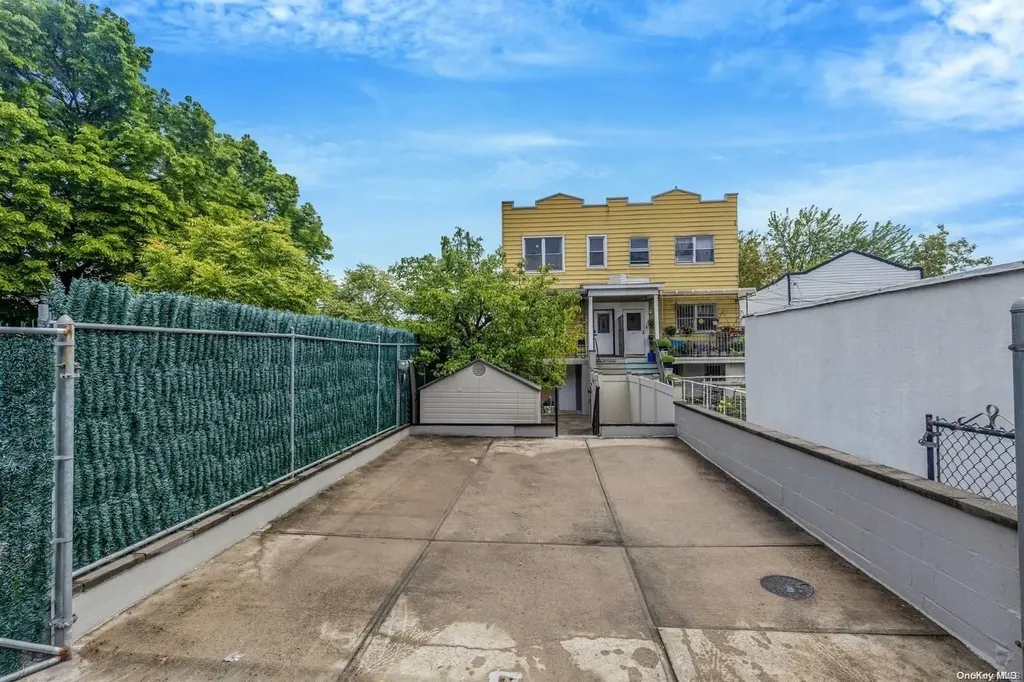 248 Avenue Z Brooklyn NY 11214
