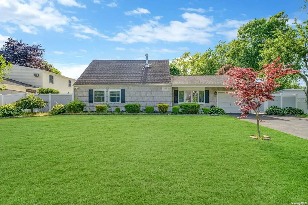 87 Meyer Lane Medford NY 11763