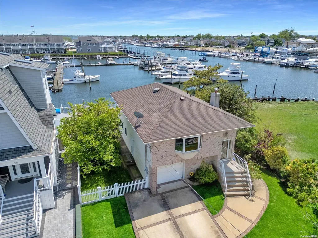 87 W 4th Street Freeport NY 11520