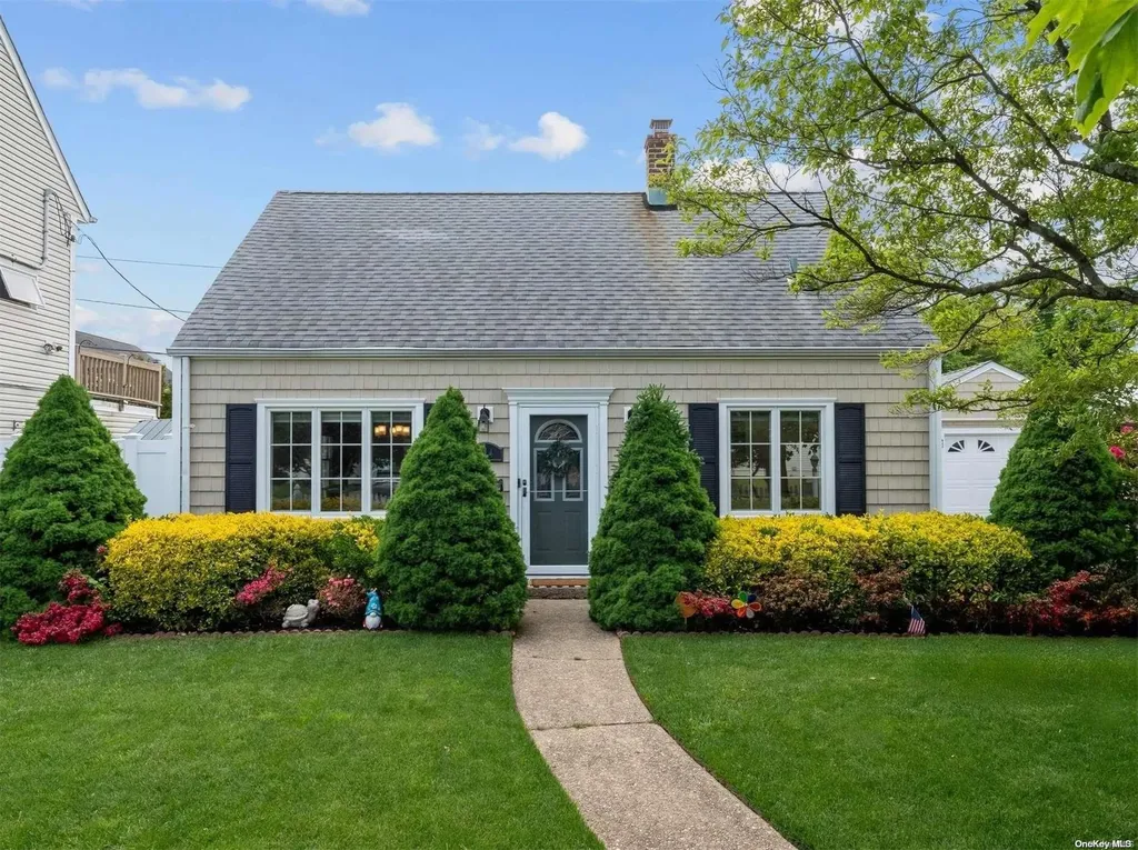 124 Ranch Lane Levittown NY 11756