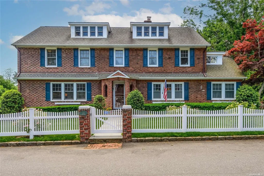 29 Maple Avenue Locust Valley NY 11560