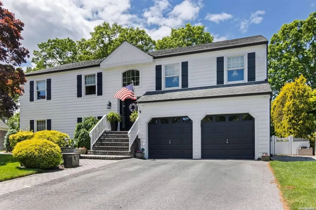 10 Graystone Lane Smithtown NY 11787