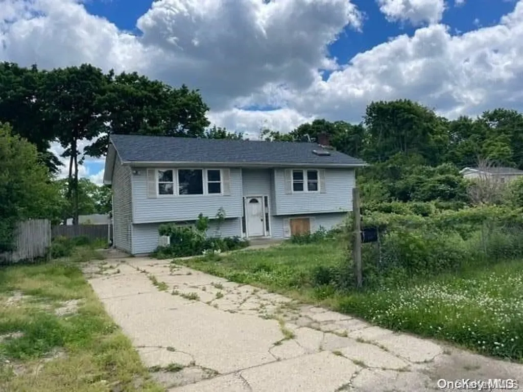 967 Ferndale Boulevard Central Islip NY 11722