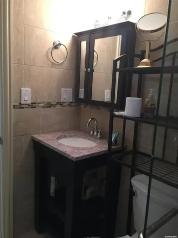 80-18 261st Street Glen Oaks NY 11004