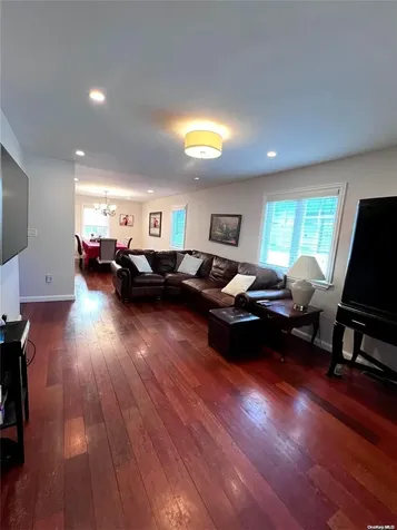 80-18 261st Street Glen Oaks NY 11004