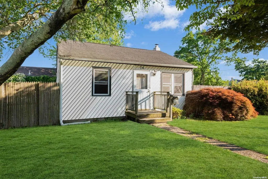 76 17th Street West Babylon NY 11704