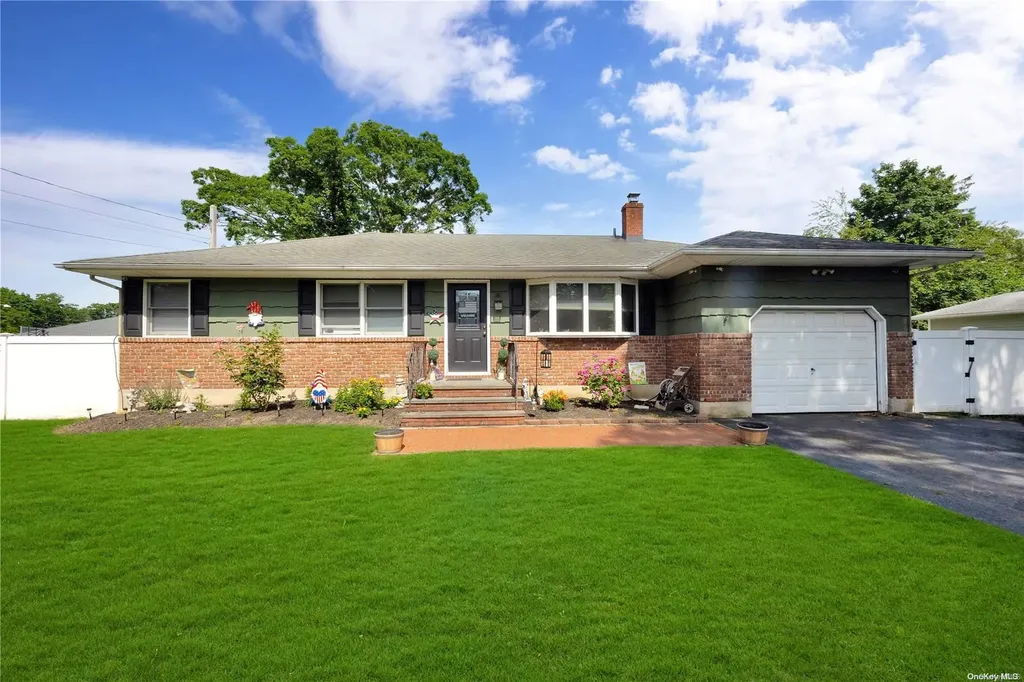 124 Atlantic Avenue East Islip NY 11730