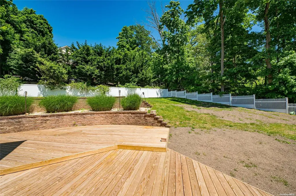 22 Overton Pass Saint James NY 11780