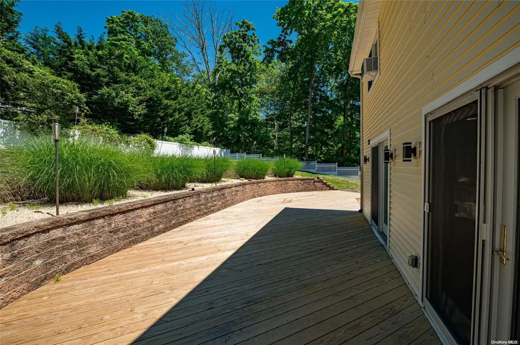 22 Overton Pass Saint James NY 11780